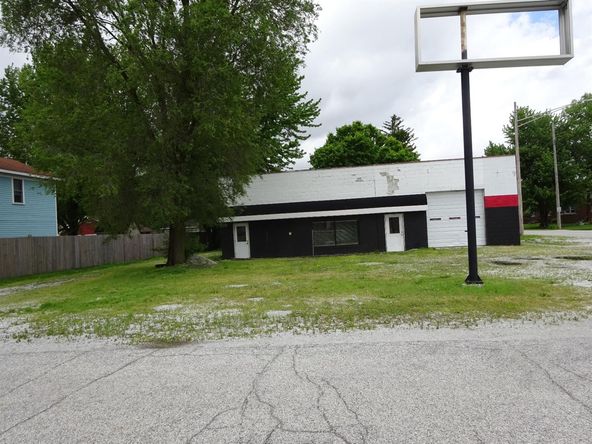 103 N Main St, Wanatah, IN 46390